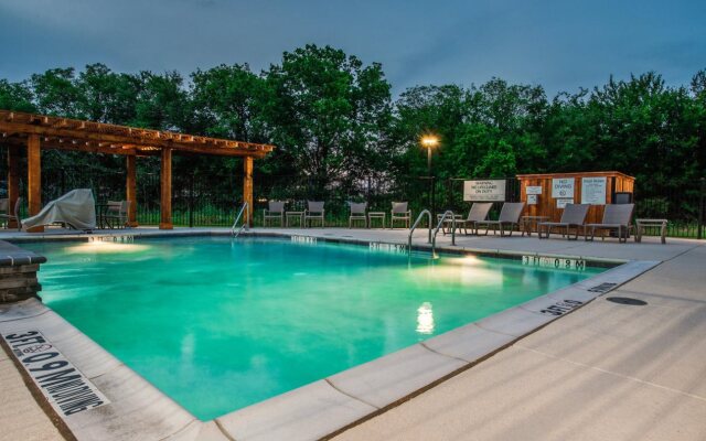 Holiday Inn Express & Suites Denton South by IHG