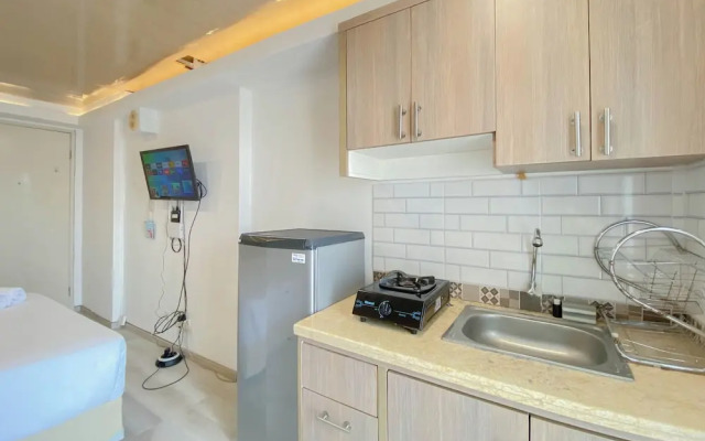 Modern Look Studio At Bassura City Apartment