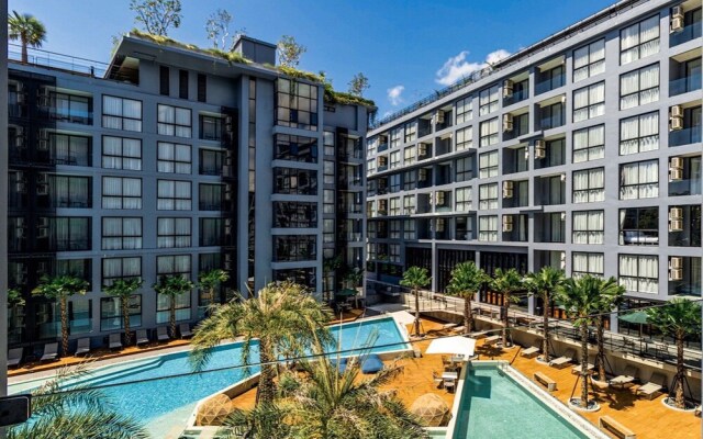 Tropical Hill Views Citygate Suite D609