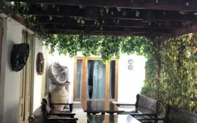 Bibi-Khanym Hotel