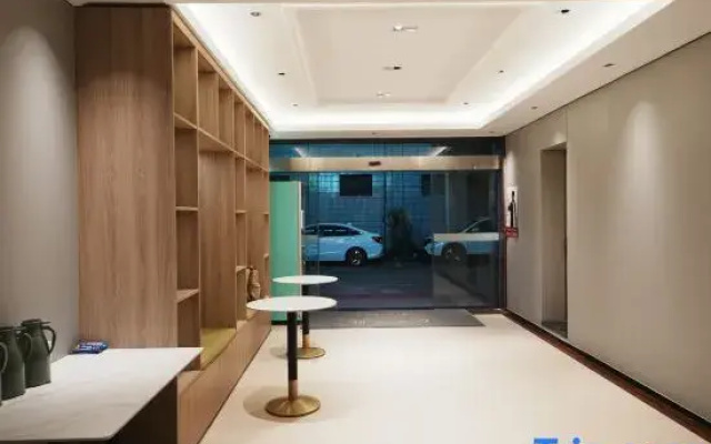 Yisu Qingju Hotel (Zhanqi Town Town Middle Road)