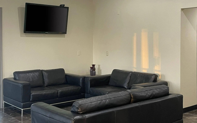 Econo Lodge Inn & Suites Sweetwater I-20