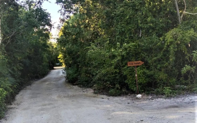 Villa Kuxtah, Beautiful bungalow with Private Pool