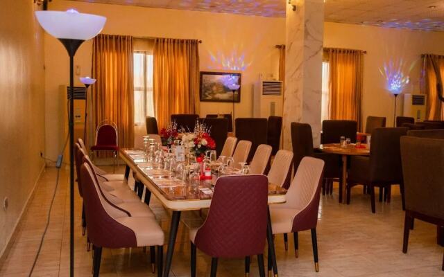 Impeccable Hotel by HomeVille Plus Benin
