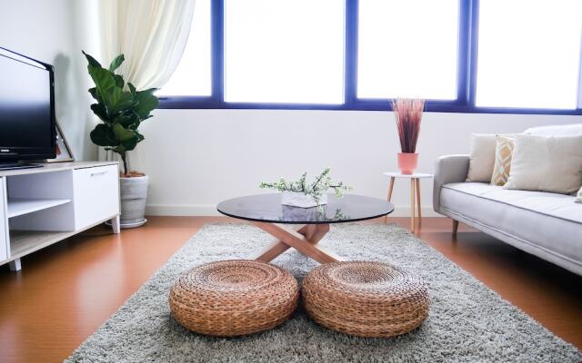 The Hub Service Apartment