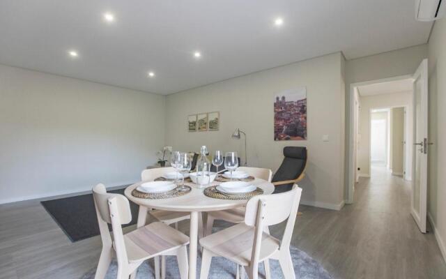 2BR Flat w/ AC & Great Views by LovelyStay