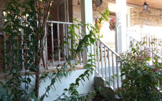 Casa MiraXurés con vistas a la Sierra del Xurés