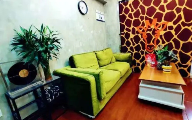 Yiyi Sentiment Apartment Hotel