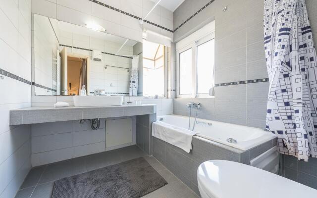 Luxury Home With Jacuzzi and Spectacular Sea Views for 8 Guests