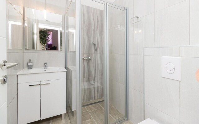 Beautiful Home in Vir With Wifi and 5 Bedrooms
