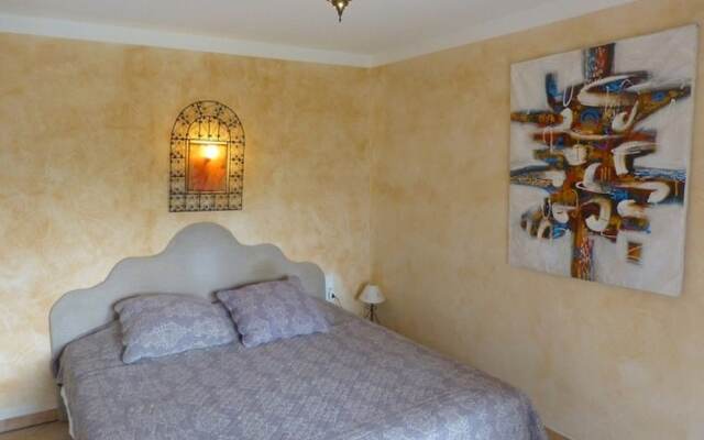 Cozy Villa in Roquemaure France With Private Swimming Pool