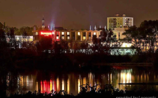 Mercure Nevers Pont de Loire
