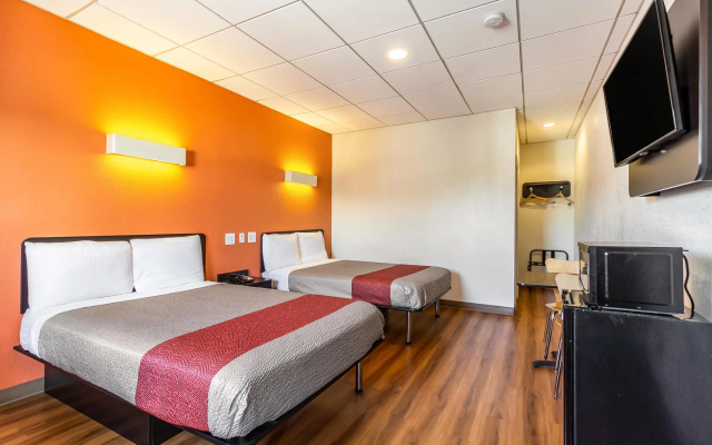 Motel 6 Elizabeth, NJ - Newark Liberty Intl Airport