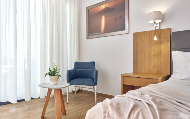 Cavo Orient Beach Hotel
