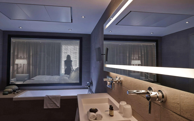 Отель Pullman Paris Tour Eiffel