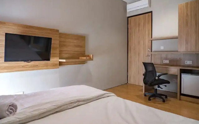 OYO 93998 Three J Living