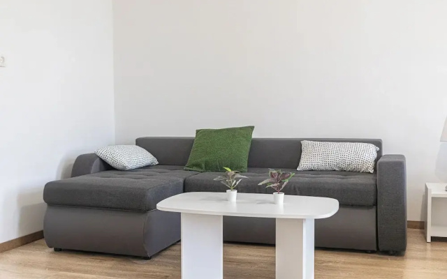 Cozy 2BR Stay Near AKH With WiFi