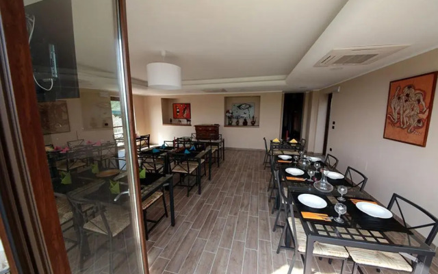 Villa Diana, Marche - intera struttura con piscina