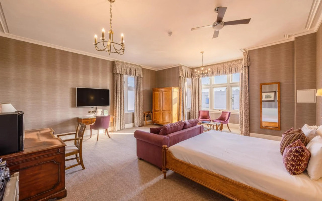 Wivenhoe House Hotel