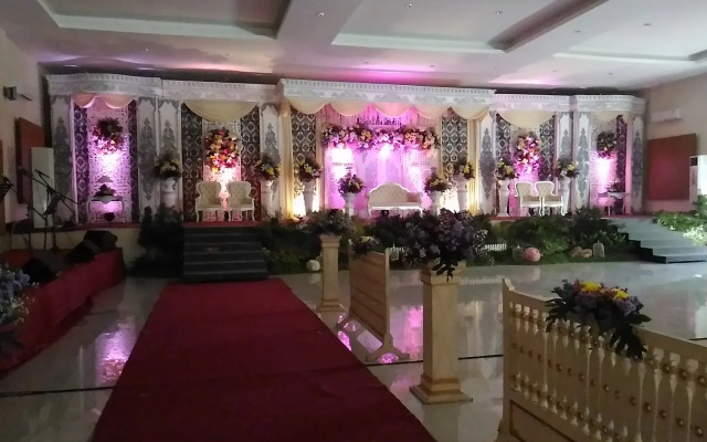 De Resort Hotel and Convention