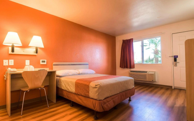 Motel 6 Rancho Mirage, CA - Palm Springs