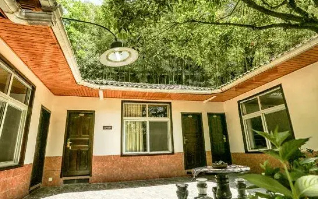 Qingcheng Mountain Tingcicada·Hot Spring B&B
