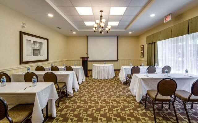 Monte Carlo Inn Barrie Suites