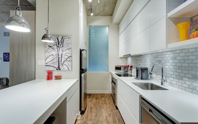 Unity Condo by Hometrotting