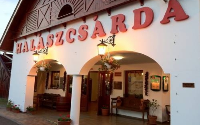 Fehértói Halászcsárda és Szálloda
