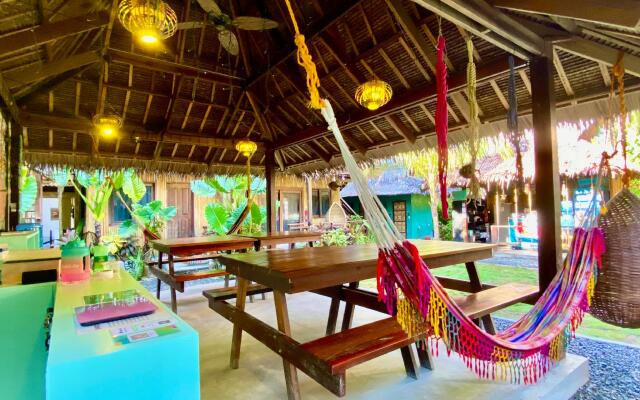 Ilakai Hostel - Adults Only