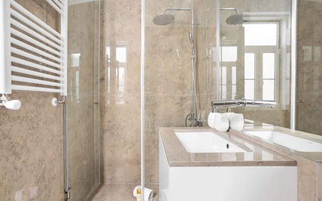 JOIVY Marvelous 3-bed home w/astonishing view&terrace, nearby St George Castle