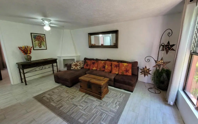 Lovely 2B/1B Condo with Peaceful Surroundings.