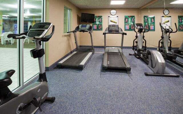 Holiday Inn Express Hotel & Suites St. Cloud by IHG