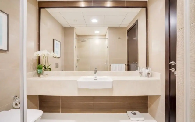 Modern En-suite Flat w/ Dubai Marina View!