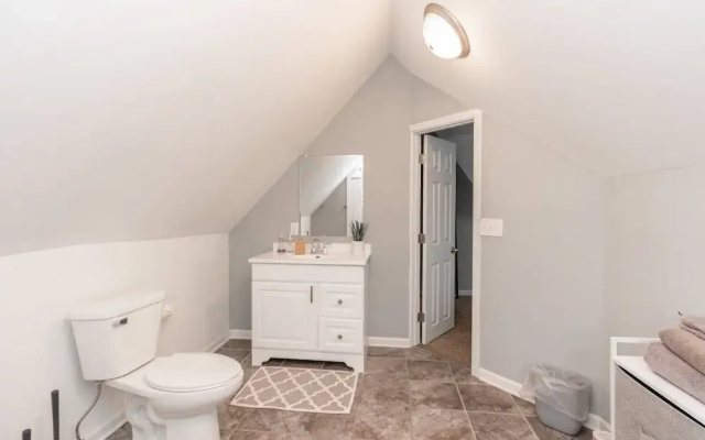 Beautiful 3BR2BA CozySuites |7 min to Lucas Oil