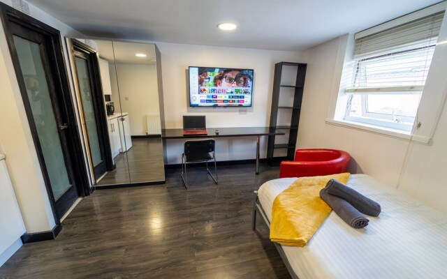 23 North Road Studios Near QE and UOB