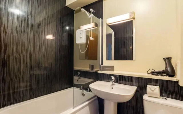 Summit Central - Quiet 2BR Flat, Wifi, Parking