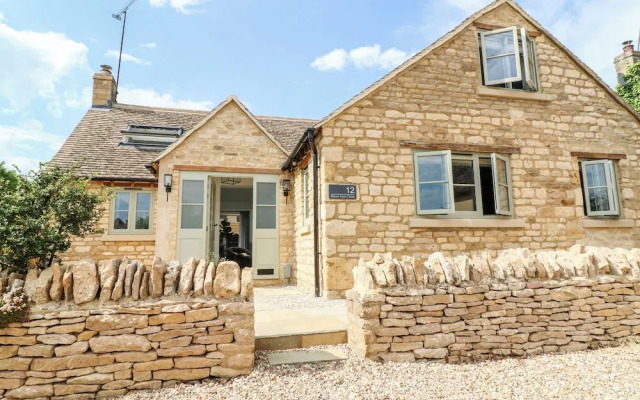 12 Manor Farm Close