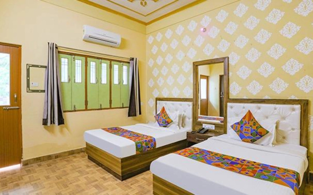 Fabhotel Shivam Palace