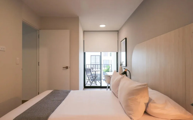 w Lively 2BR With Balcony in Miraflores