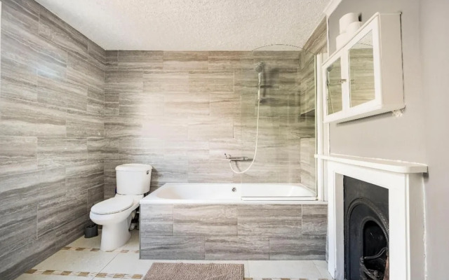 Maidstone - Sleeps 6 - Parking - Garden - 96ws