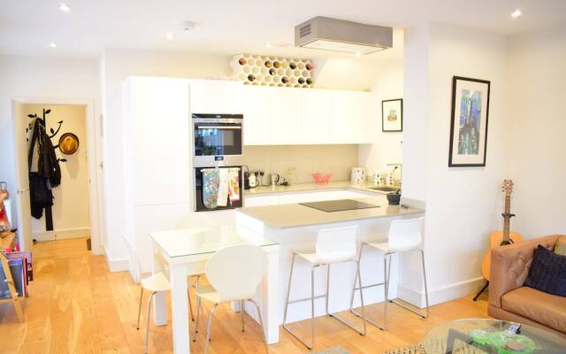 Bermondsey 2 Bedroom Flat With Garden