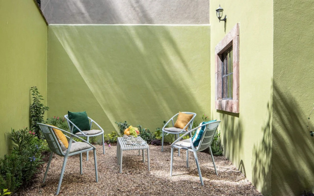 Vibrant 3Bed Villa - A Deco Retreat