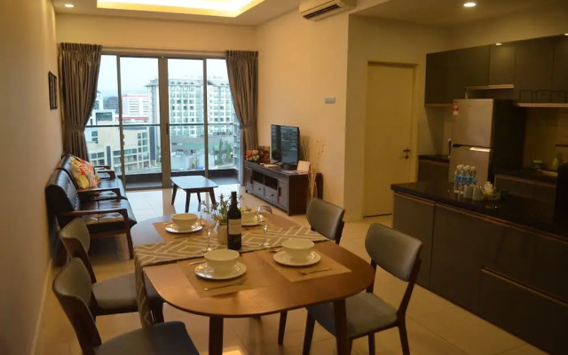 Elegant Living At loft Imago KK