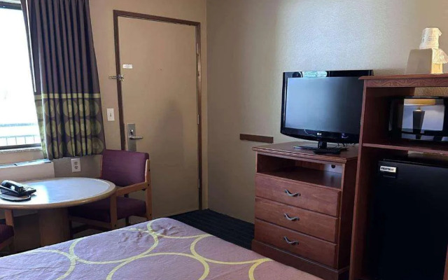 Super 8 by Wyndham Vancouver East