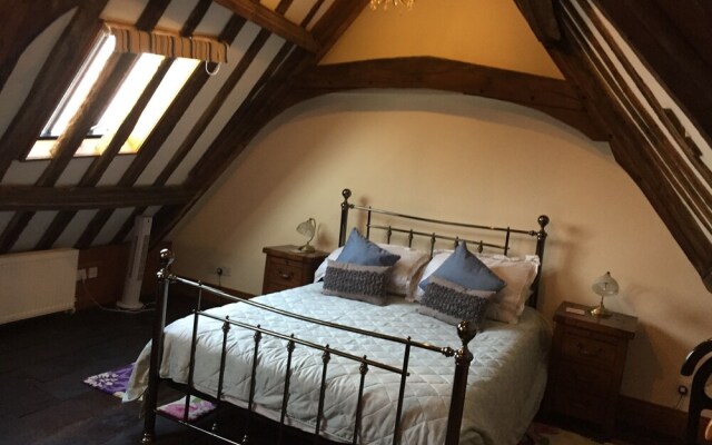 Captivating Tudor 2 Bedroom Apartment in Ipswich
