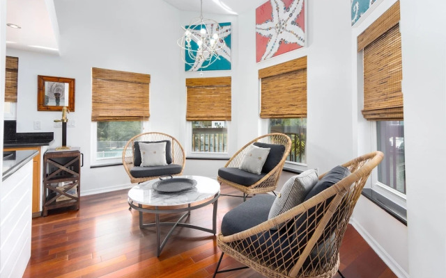 On The Rocks 6 Bedroom Home by Redawning