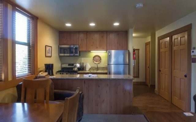 3160 Aspen Grove