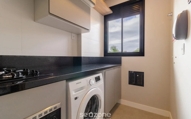 Building With Swimming Pool 800m From Beach - ACB