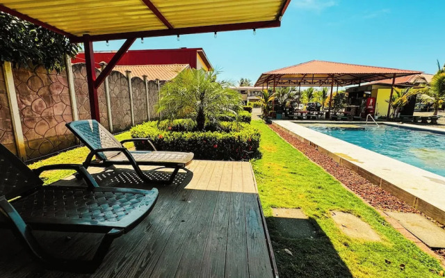 Los Angeles Hotel & Resort